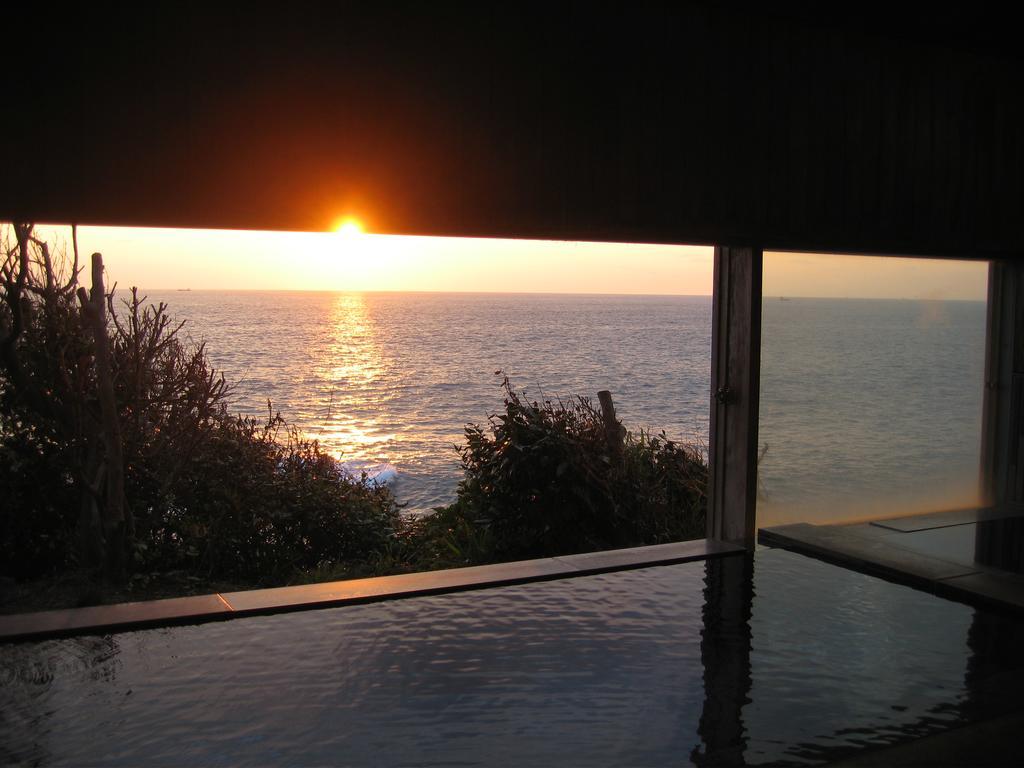 Umitsubaki Hayama Hotel Asaragi Luaran gambar